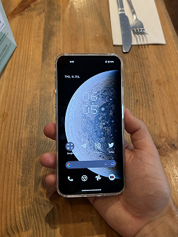 Скрывать дизайн Nothing Phone (1) не придётся: живые фото чехла и демонстрация подсветки