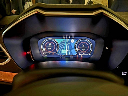 Живые фото серийной Lasa Vesta NG в топ-версии «Техно». Новинку показали на дилерской презентации