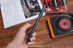«Чрезвычайно редкий высокопроизводительный и высококачественный смартфон с ЖК-дисплеем», — инсайдер опубликовал живые фото Redmi Note12T Pro