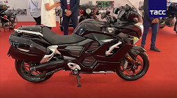 Это самый передовой российский мотоцикл. На ПМЭФ-2023 показали Aurus Merlon, его можно будет купить уже в следующем году