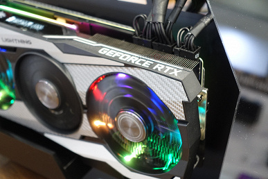 Фотогалерея дня: огромная видеокарта MSI GeForce RTX 2080 Ti Lightning 10th Anniversary