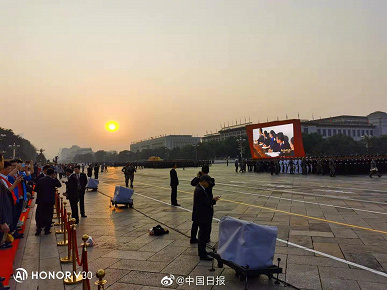 Перспективный флагман Honor V30 — как инструмент фотохроники: смартфон запечатлел подготовку к празднованию 70-летия КНР