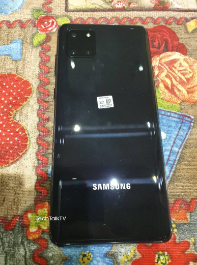 Samsung Galaxy Note10 Lite позирует вживую на новых фото