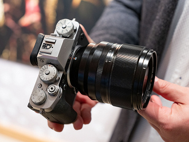 Компания Fujifilm показала объектив XF 50mm F1.0 и два объектива системы GFX
