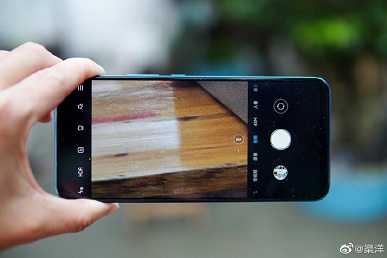 Живые фото самого доступного камерофона Xiaomi со всех сторон и фирменных чехлов для него