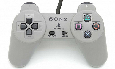 PlayStation 5 в черном и сравнение всех поколений PlayStation