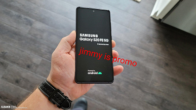 Включённую новинку серии Samsung Galaxy S20 впервые показали в руках пользователя