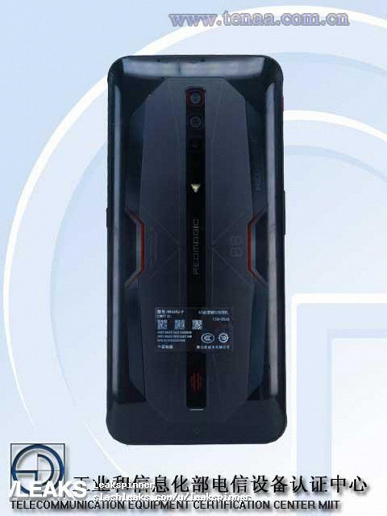 Первый в мире смартфон со Snapdragon 888, аккумулятором емкостью 5000 мА·ч и вентилятором. Живые фото Nubia Red Magic 6 Pro и Red Magic 6