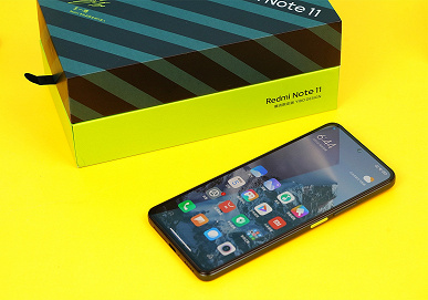 Redmi Note 11 с «подвешенным» в воздухе логотипом и его комплект поставки. Большая подборка живых фото