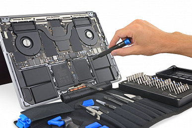Новые Apple MacBook Pro стали лучше не только по характеристикам, но и с точки зрения ремонтопригодности. iFixit оценили их выше предшественников