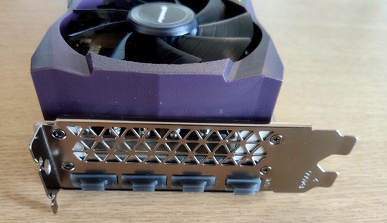 Первая в мире распаковка GeForce RTX 3080 Ti запечатлена на фото. На снимках можно видеть адаптер Manli