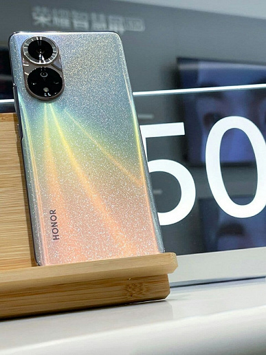 Фотогалерея дня: Honor 50 и Honor 50 Pro во всех необычных цветах на живых фото