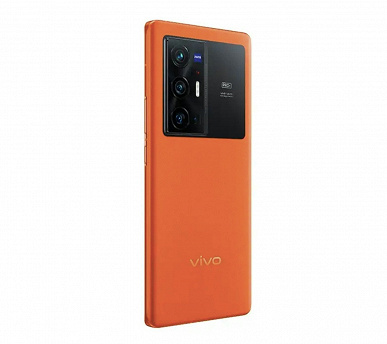 Если это не экран, то что это? Vivo показала флагманский X70 Pro+ с большой панелью возле основной камеры