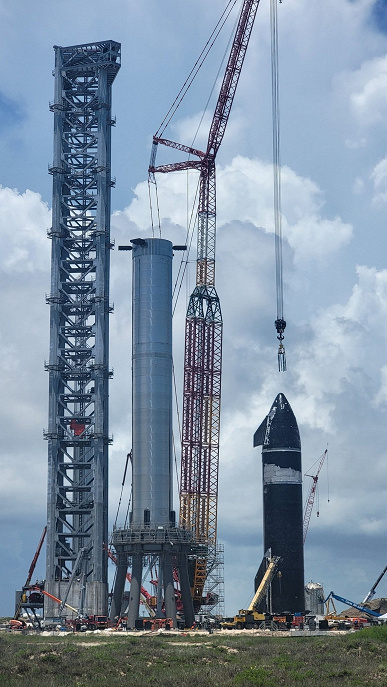 SpaceX не смогла установить космический корабль Starship на ракету Super Heavy — помешал сильный ветер