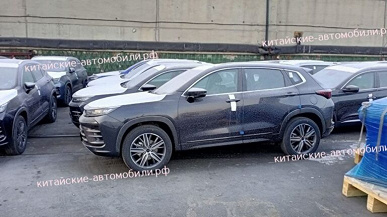 An analogue of Chery Tiggo 7 Pro arrived in Russia: a large batch of Exeed LX was filmed in the port of Vladivostok