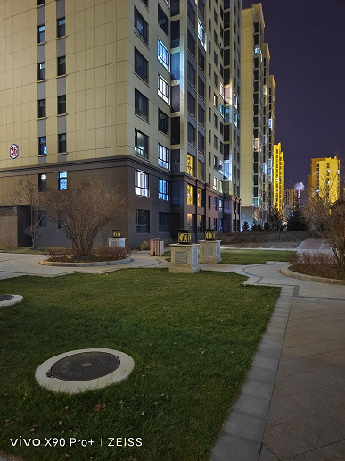 «По ночной съемке S22 Ultra худший флагман». Инсайдер сравнил фото Vivo X90 Pro+, Xiaomi 12S Ultra, Galaxy S22 Ultra, iPhone 14 Pro