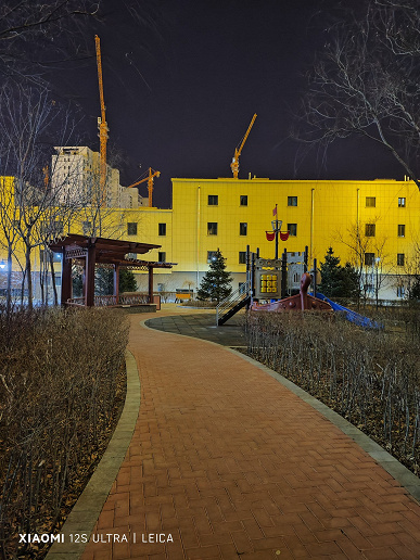 «По ночной съемке S22 Ultra худший флагман». Инсайдер сравнил фото Vivo X90 Pro+, Xiaomi 12S Ultra, Galaxy S22 Ultra, iPhone 14 Pro