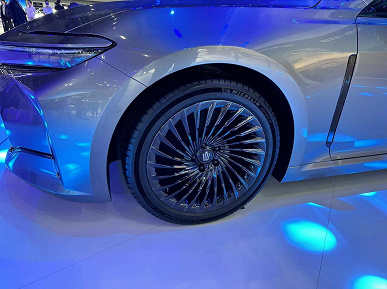 Almost BMW 5-Series. In China showed a large sedan Toyota Crown with rear-wheel drive