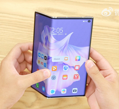 Живые фото и видео с распаковкой Huawei Mate Xs 2 подтверждают — складка на экране практически невидима