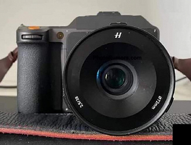 This is what Hasselblad's new €8,000 medium format camera with a 100-megapixel sensor looks like. Live photos Hasselblad X2D
