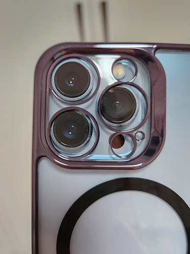 Die iPhone 13 Pro-Kamera sieht in der iPhone 14 Pro-Hülle winzig aus