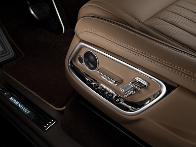 Rolls-Royce Cullinan in Russian. Aurus Komendant luxury Russian crossover presented, price announced