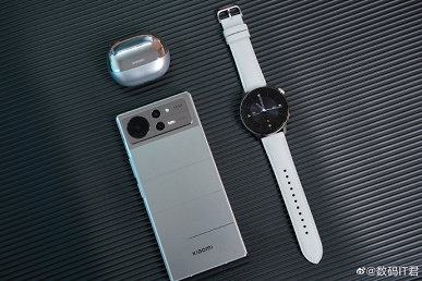 Новый Xiaomi Mix Fold 2, часы, наушники и специальный чехол. Комплект подарочного издания показали на живых фото