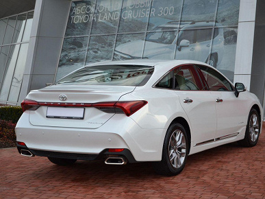 301 hp, 8-speed automatic and 5 meters long. A large batch of Toyota Avalon sedans was brought to Russia - this 