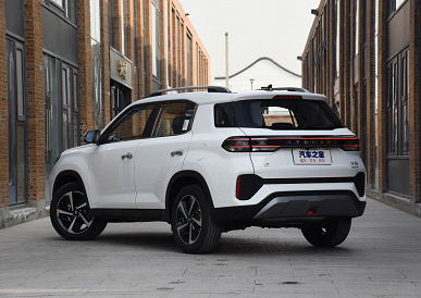 В России начали продавать кроссовер Hyundai ix35 последнего поколения.Он ненамного дороже Lada Vesta