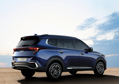 The newest 7-seater Kia Carens crossover has reached Russia. How much are they asking for it?