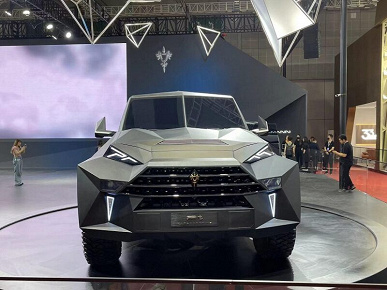 Двигатель V10, 6,8 л, 100% оригинальный дизайн и названия из таблицы Менделеева. Представлены брутальные внедорожники Karlmann King