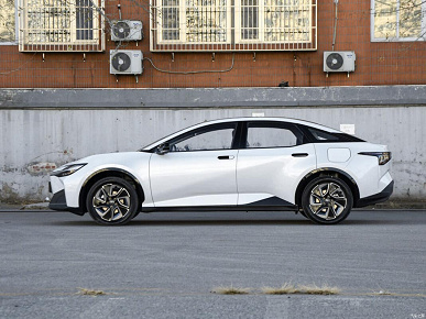 Просторный седан Toyota bZ3 подешевел в Китае на 5 тыс. долларов ещё до старта продаж