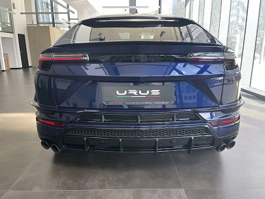 Официальный дилер выставил на продажу в России Lamborghini Urus 2023. В 2021 году за такой кроссовер просили 17,5 млн рублей, сейчас цена повыше