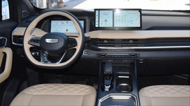 В России начали продавать рестайлинговый кроссовер Geely Okavango. У него крутой дизайн, 218 л.с., 7 мест и богатое оснащение