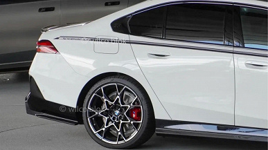 На фото засняли самую крутую новейшую BMW 5-series (G60) – она в обвесе M Performance