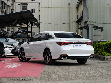 Больше Camry, престижнее и – дешевле. В Китае представлен самый доступный седан Toyota Avalon – с 2,0-литровым мотором и расходом всего 6,11 л/100 км