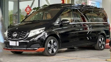 В России начали предлагать минивэны Mercedes V-класса с беспощадным китайским тюнингом. Посмотрите, как выглядят такие машины