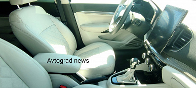 Так выглядит «будущий вазовский премиум»: новые фото Lada Aura, машину показали чиновникам