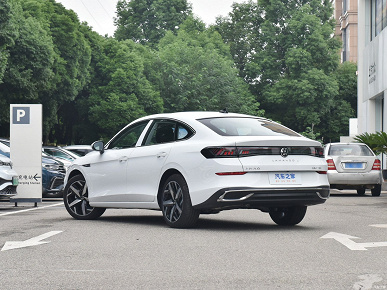 Volkswagen Lamando L 2024 поступил в продажу в Китае. Купеобразный седан со 150-сильным мотором оценили в 21 тыс. долларов