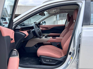 325 л.с., хищный дизайн и потенциально невысокая цена. У дилеров в Китае появился седан Chngan Qiyuan A05, в следующем году он может официально приехать в Россию