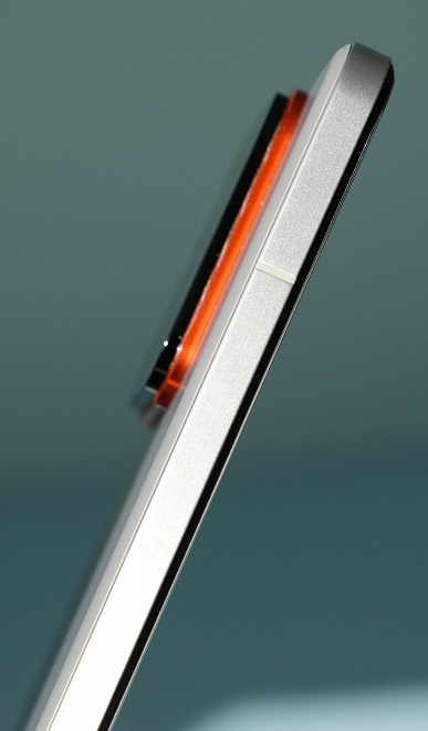 Это титановый Xiaomi 14 Pro, и он блестит внутри. Живые фото смартфона