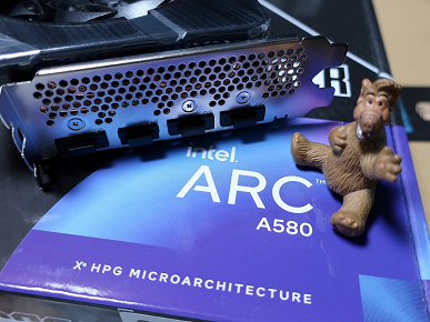 Готовься, GeForce RTX 3050. Видеокарта Intel Arc A580 действительно существует, что подтверждают первые живые фотографии