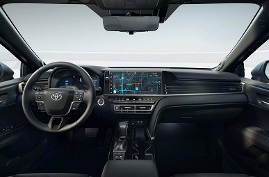Дорогая, гибридная и не радующая разнообразием интерьера и экстерьера: совершенно новая Toyota Camry представлена в Европе