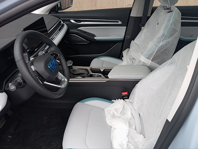 Это обновленный Geely Emgrand для России и Белоруссии: живые фото и все подробности