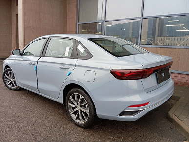 Это обновленный Geely Emgrand для России и Белоруссии: живые фото и все подробности