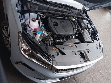 Это обновленный Geely Emgrand для России и Белоруссии: живые фото и все подробности