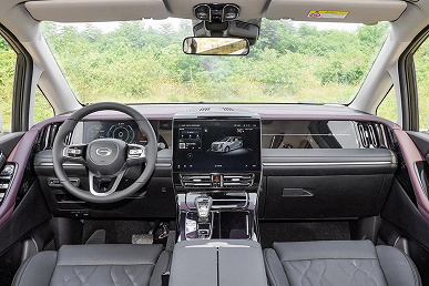 Китайский заменитель Toyota Alphard для России оказался в три раза дешевле «японца». 232-сильный 7-местный GAC M8 с 8-ступенчатым «автоматом» оценили в 5,5 млн рублей