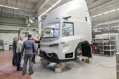 Белорусская компания Unimo показала, как создавала кабину футуристического гибридного грузовика MAZ-X
