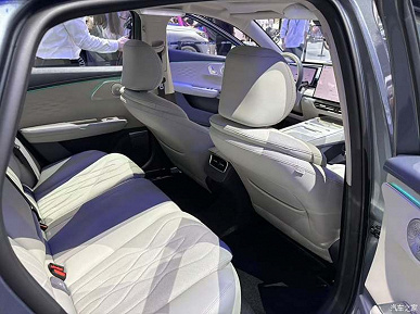 Аналог Volkswagen Passat и Toyota Camry с расходом всего 1 л/100 км. Chery Fulwin A8L C-DM показали вживую Аналог Volkswagen Passat и Toyota Camry с расходом всего 1 л/100 км. Chery Fulwin A8L C-DM показали вживую