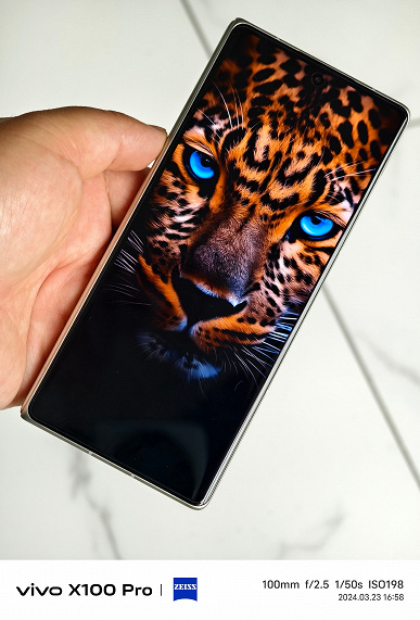 Таким будет «самый лёгкий и тонкий король складных смартфонов». Живые фото Vivo X Fold3 Pro — первого складного смартфона на Snapdragon 8 Gen 3